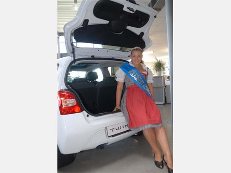 Die Königin im Autohaus Gerich Die Königin im Autohaus Gerich