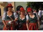 Mühldorfer Volksfest: Schützen- und Trachtenzug vor dem Rathaus