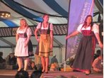 Modenschau bei der Wahl zur Mühldorfer Volksfestkönigin 2010