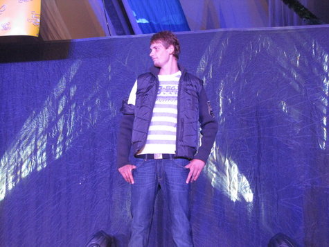 Modenschau bei der Wahl zur Volksfestk&ouml;nigin 2010