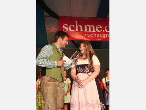 Interviews der Kandidatinnen zur Wahl der Mühldorfer Volksfestkönigin 2010 Interviews der Kandidatinnen zur Wahl der Mühldorfer Volksfestkönigin 2010