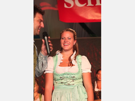 Interviews der Kandidatinnen zur Wahl der Mühldorfer Volksfestkönigin 2010 Interviews der Kandidatinnen zur Wahl der Mühldorfer Volksfestkönigin 2010