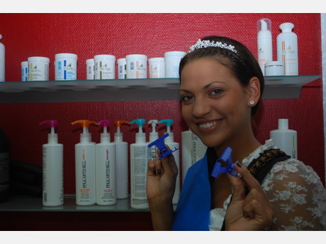 Volksfestkönigin Karla Soptirean im Haar Atelier Mühldorf Volksfestkönigin Karla Soptirean im Haar Atelier Mühldorf