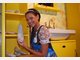 M&uuml;hldorfer Volksfestk&ouml;nigin Karla Soptirean im 1st floor des Modehaus Schmederer