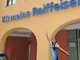 M&uuml;hldorfer Volksfestk&ouml;nigin Karla erkundet VR Meine Raiffeisenbank in Alt&ouml;tting