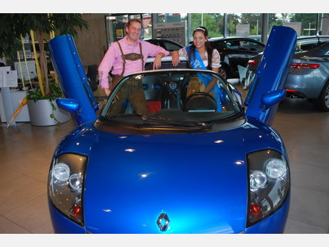 Volksfestk&ouml;nigin f&auml;hrt gut mit Autohaus Gerich M&uuml;hldorf