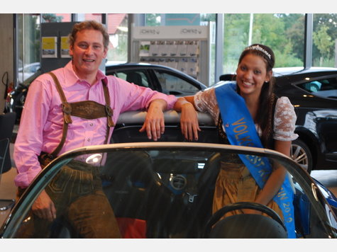 Volksfestk&ouml;nigin f&auml;hrt gut mit Autohaus Gerich M&uuml;hldorf