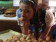 Volksfestk&ouml;nigin Karla springt bei der B&auml;ckerei L&ouml;w auf der Wiesn ein.