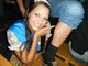 Volksfestk&ouml;nigin Karla Soptirean wirft einen Blick auf die Waden der M&auml;nner im Spaten-Zelt