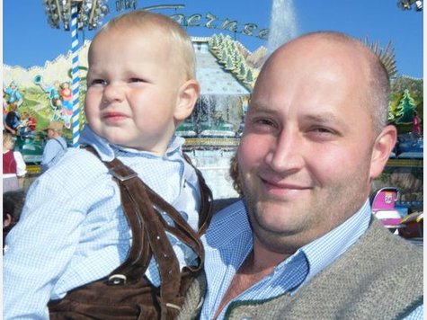 Familien am letzten Tag des Mühldorfer Volksfests. Familien am letzten Tag des Mühldorfer Volksfests.