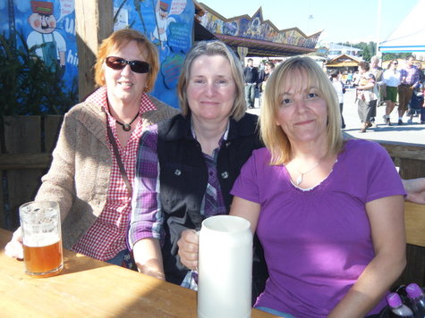 Familien am letzten Tag des Mühldorfer Volksfests. Familien am letzten Tag des Mühldorfer Volksfests.
